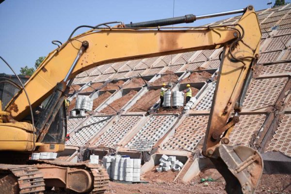 大金牛 “挖掘机指数”透视建设投资新活力