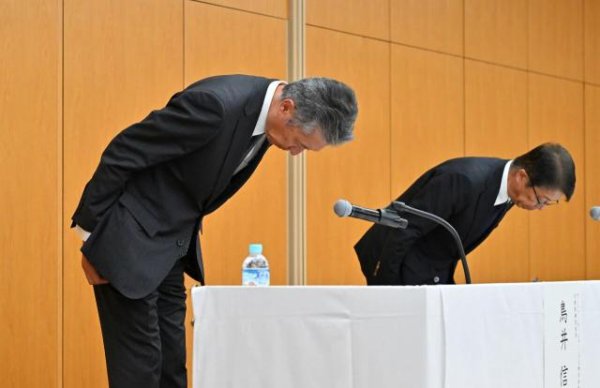 华楚新起点 警方突击搜查，饮料巨头三得利66岁董事长涉嫌获取违禁保健品，随即闪电辞职